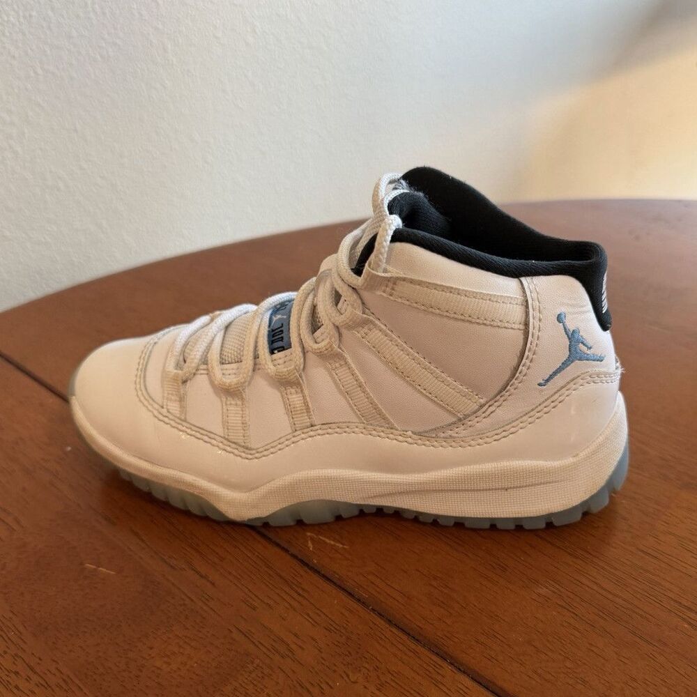 Jordan Air Jordan 11 Unisex Kids Sneakers White/Black/Gray 1.5Y left shoe ONLY
